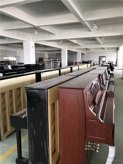 雅特曼卧式钢琴